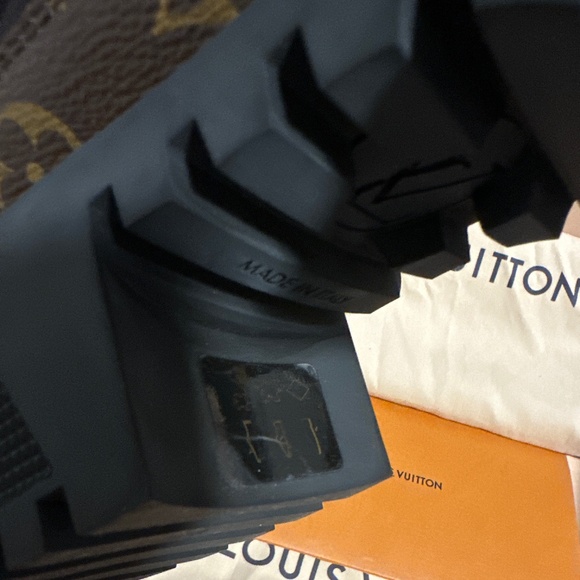 LV Laureate Platform Desert Boot - Picture 6 of 11